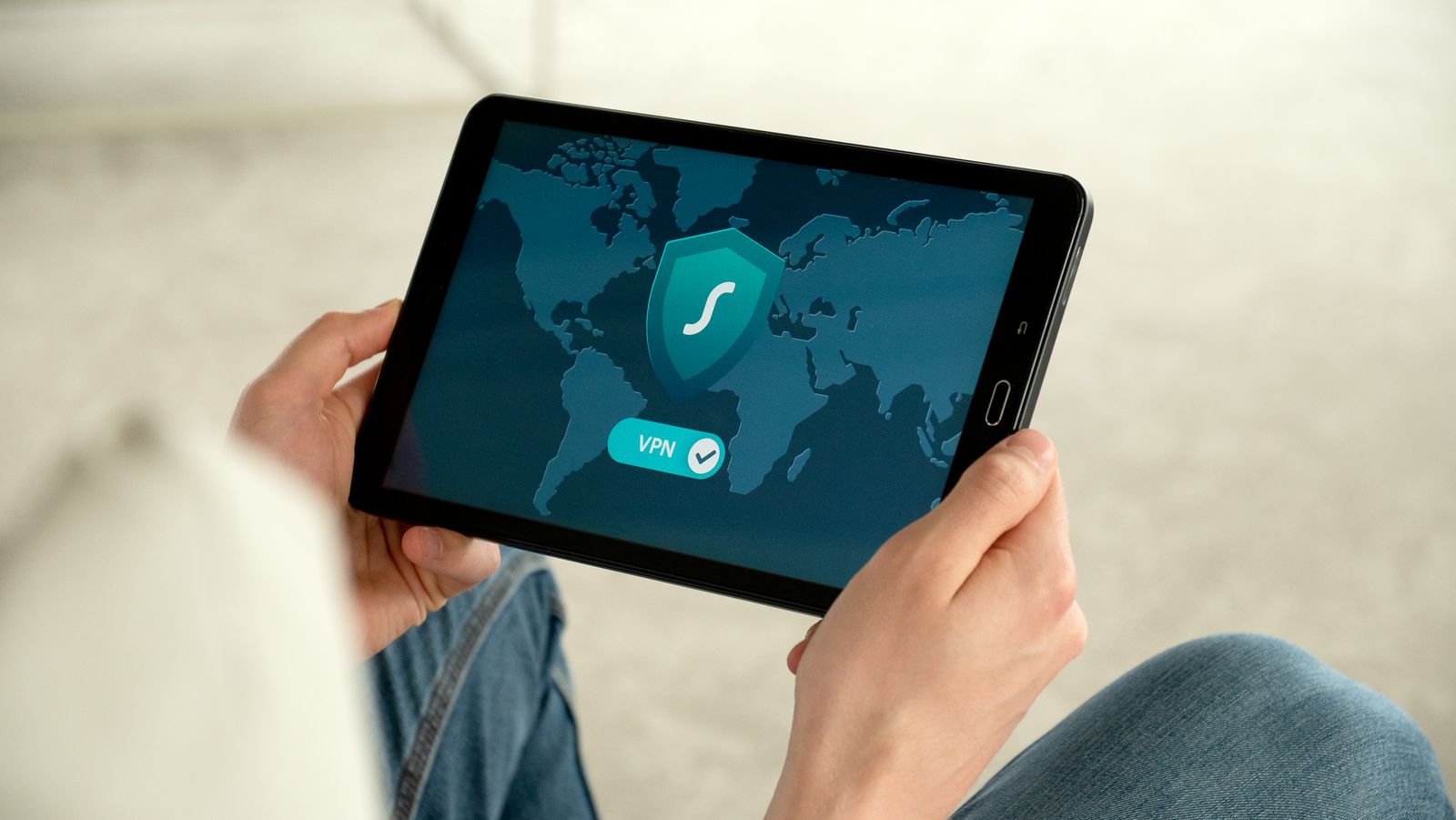 Tablet zeigt eine sichere VPN-Verbindung